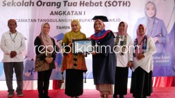 279 Ibu-Ibu Peserta SOTH Diwisuda, Ini Pesan Ning Sasha Untuk Orang Tua di Sidoarjo