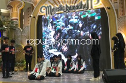 Curi Perhatian Pengunjung Royal Plaza, Ini Keseruan Tahfidz Class Spemduta Sidoarjo Memeragakan Berbagai Pertunjukkan
