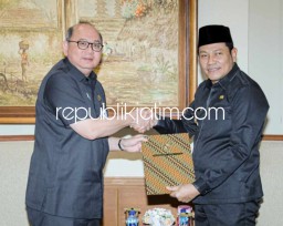 Wabup Resmi Jabat Plt Bupati Sidoarjo, Langsung Tancap Gas Kerja Hari Ini