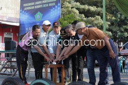 Resmikan PJU Lapangan Wage Taman, Plt Bupati Sidoarjo Berharap Cetak Pemain Bola Nasional