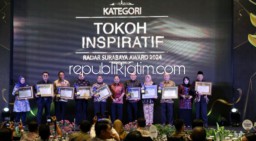 Raih Penghargaan Tokoh Inspiratif, Bacabup Sugiono Ngobrol Santai Bersama BHS Soal Pilkada Sidoarjo