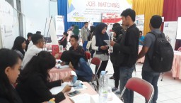 4.318 Alumnus SMK se Jatim Serbu Job Matching, Berebut Lowongan Kerja