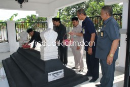 Bupati : Ziarah Mantan Bupati Sidoarjo Untuk Mengenang Jasa dan Perjuangan