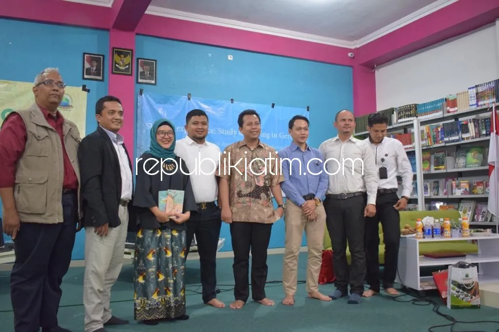 Santri SMA Progresif Bumi Shalawat Kedatangan Tamu dari Jerman