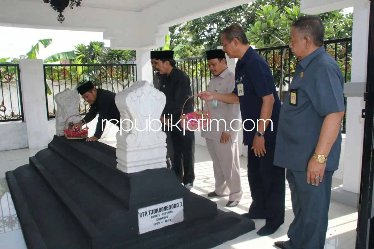 Bupati : Ziarah Mantan Bupati Sidoarjo Untuk Mengenang Jasa dan Perjuangan