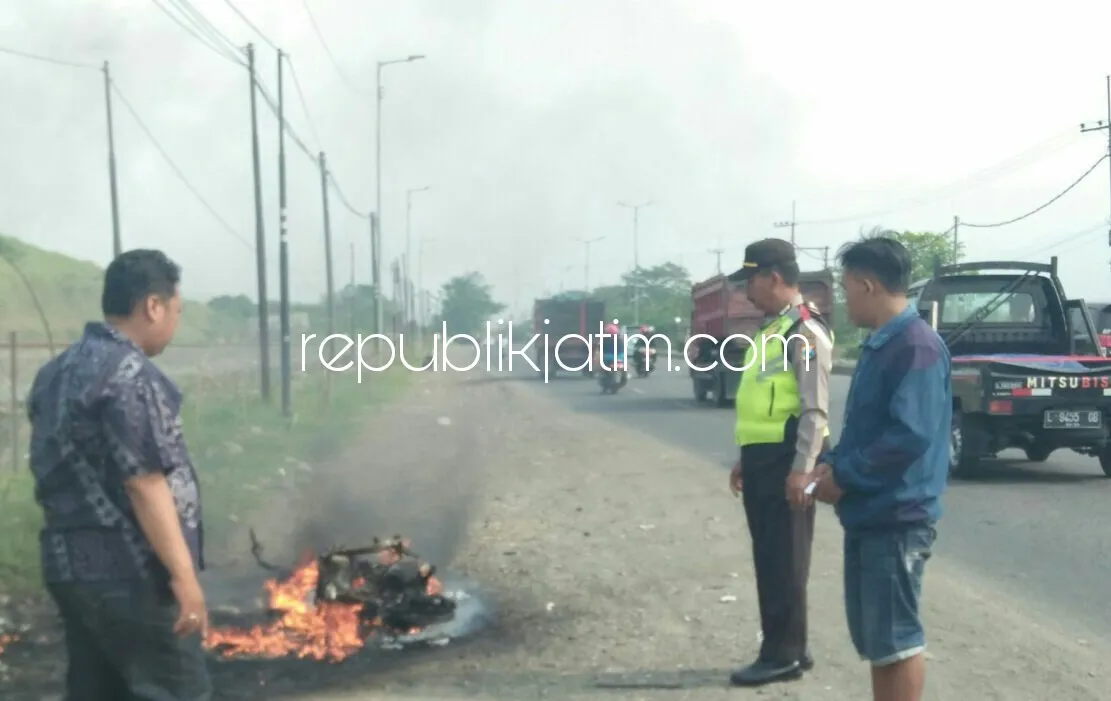Mio Muatan Rezim Ludes Terbakar di Porong