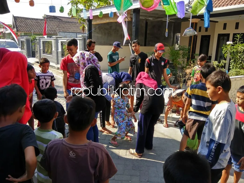 Ramaikan HUT, Warga Semampir Krian Gelar Berbagai Perlombaan.
