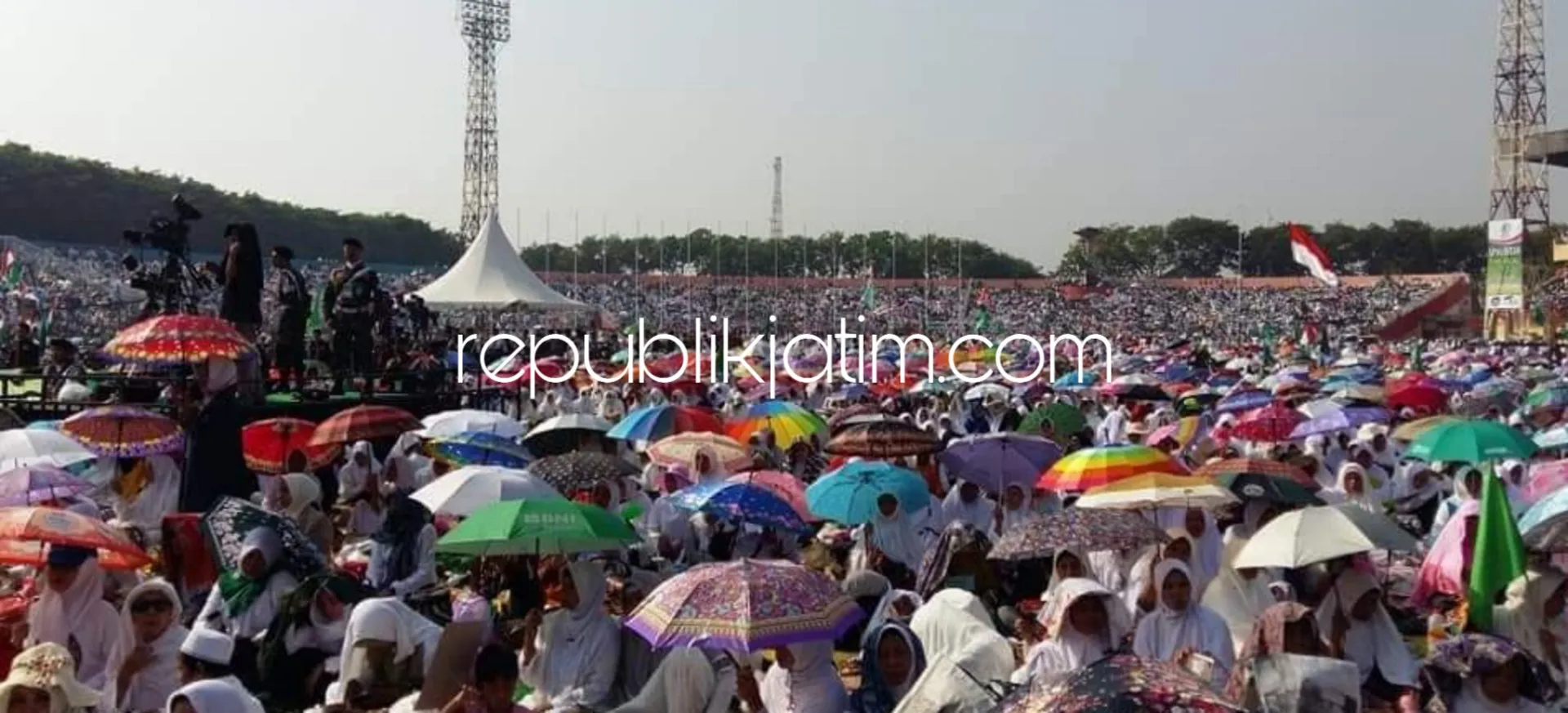 Sejuta Santri Banjiri Istighotsah Kubro di GOR Sidoarjo