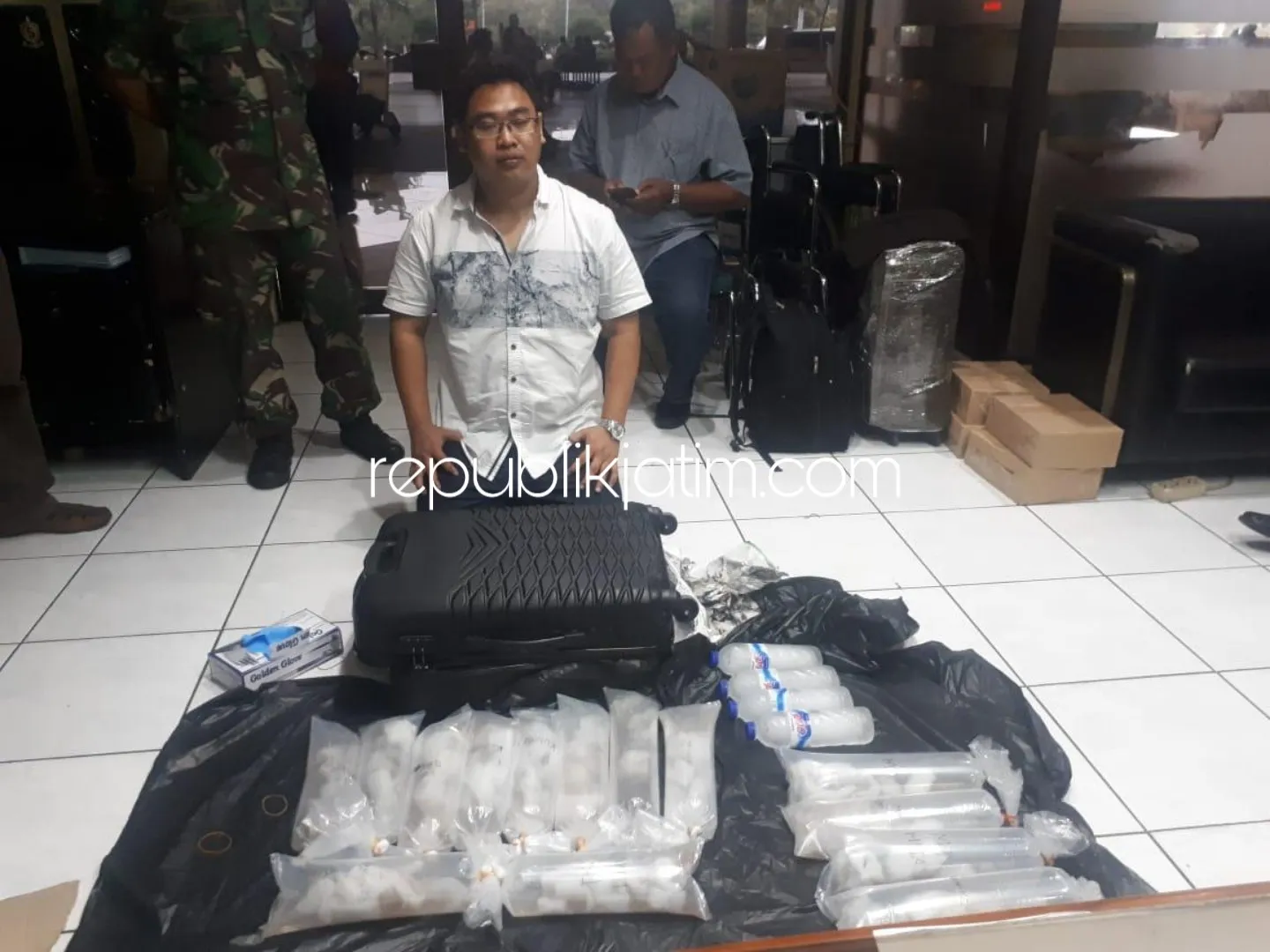 Warga Surabaya Selundupkan Benih Lobster ke Singapura Karena Butuh Uang Tunai