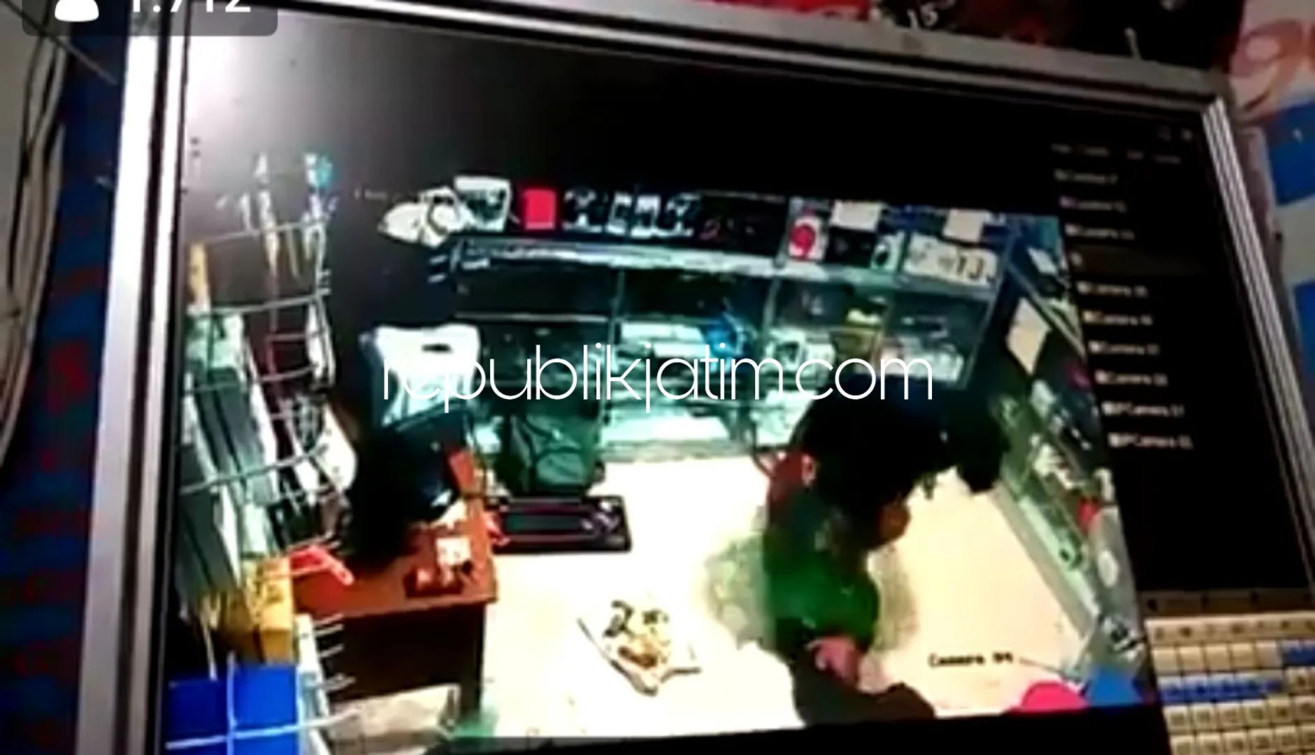 Polisi Selidiki Video Cewek Pegawai Konter Dihajar Kekasihnya Terekam CCTV