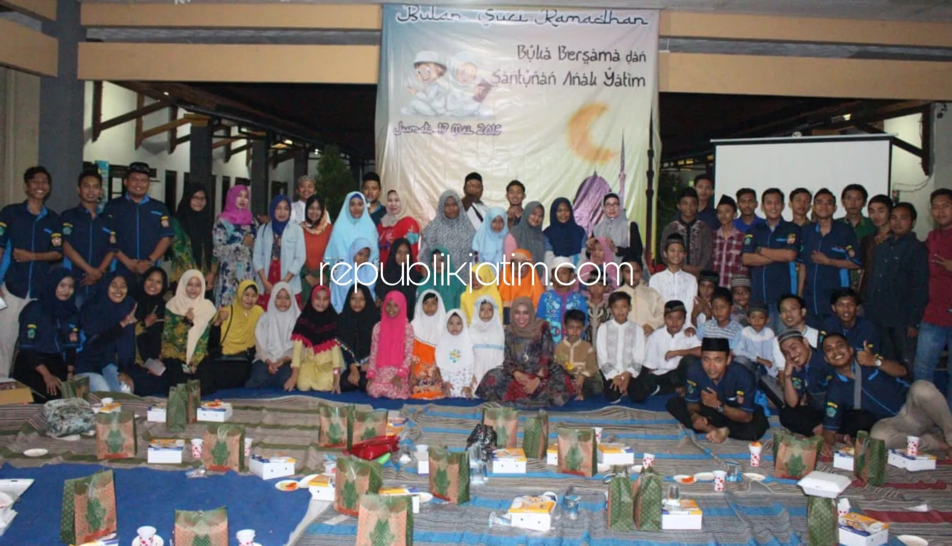 Karang Taruna Banjarkemantren Santuni dan Ajak Buka Bersama Puluhan Yatim Piatu