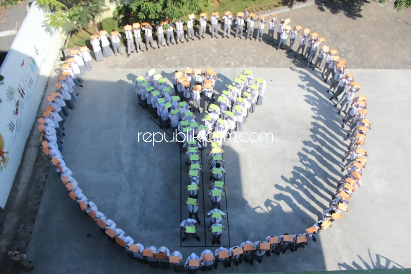 MPLS di SMA Al Muslim untuk Penanaman Karakter Cinta Tanah Air dan Peduli Lingkungan