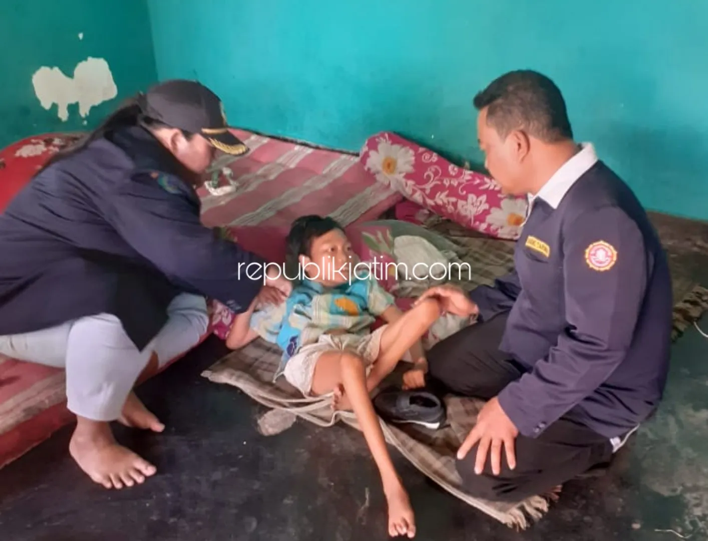 Baksos Karang Taruna, Santuni Bocah Lumpuh Layu dan Bagi Sembako