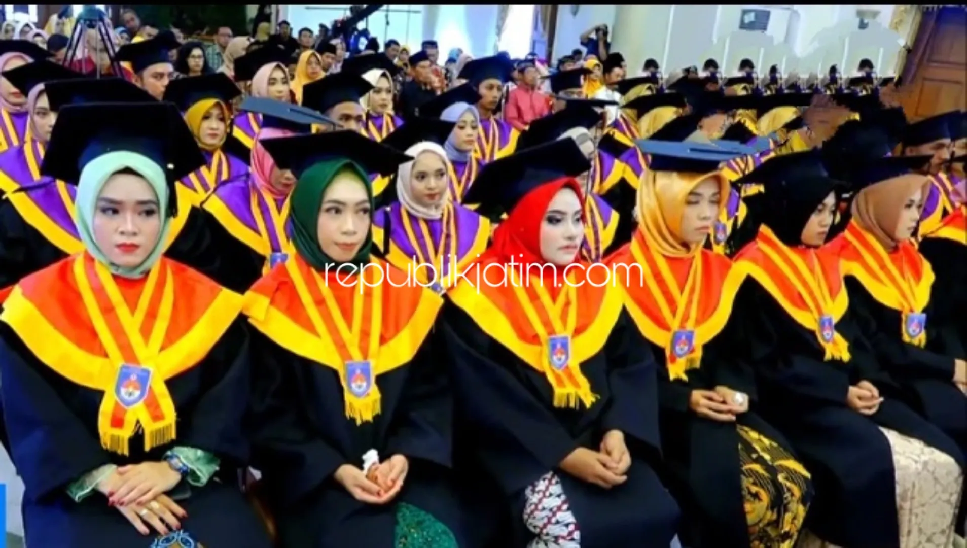 Puluhan Mahasiswa STIKES Buana Husada Ponorogo Diwisuda