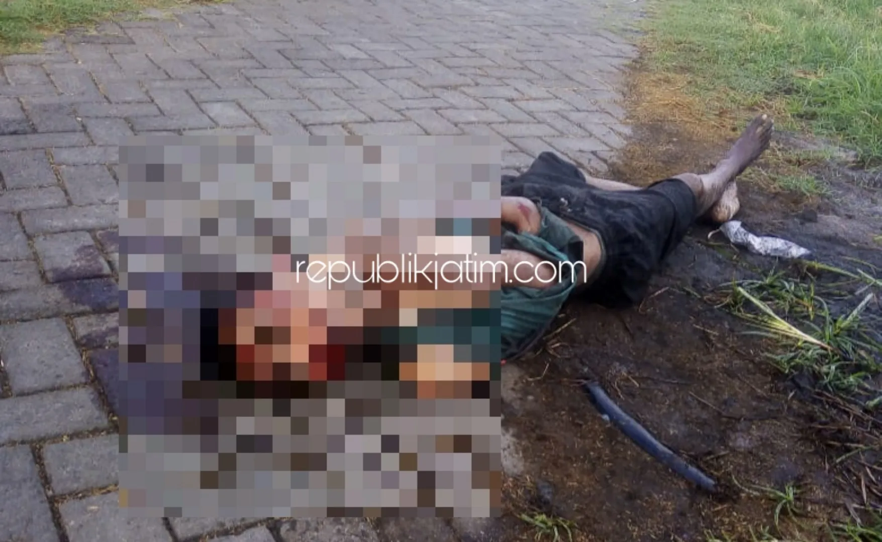Pria Misterius Ditemukan Warga Kritis di Jalan Sepi Watesari Balongbendo