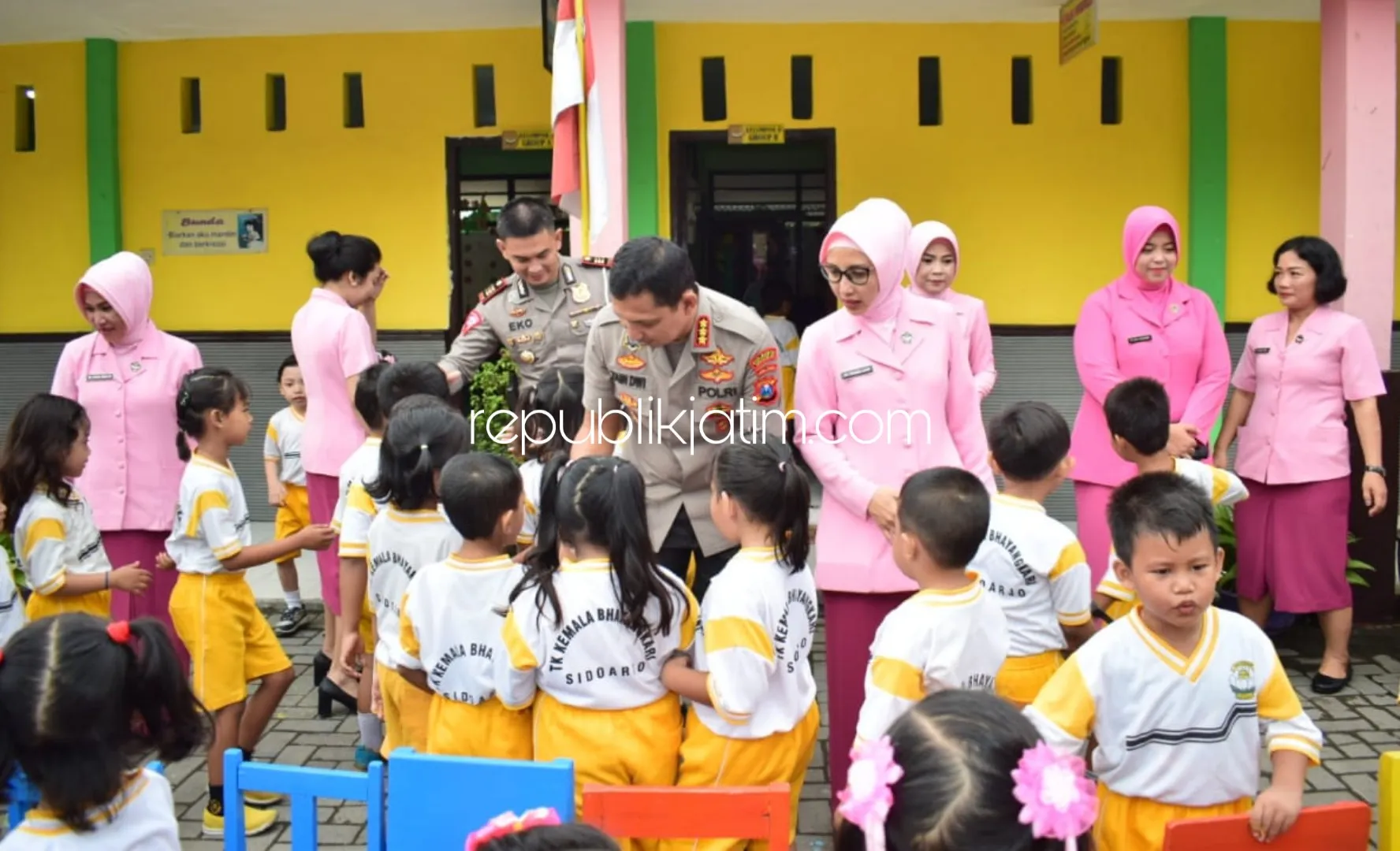 Sahabat Anak, Kapolresta Sidoarjo Kunjungi TK Kemala Bhayangkari 99 Wage