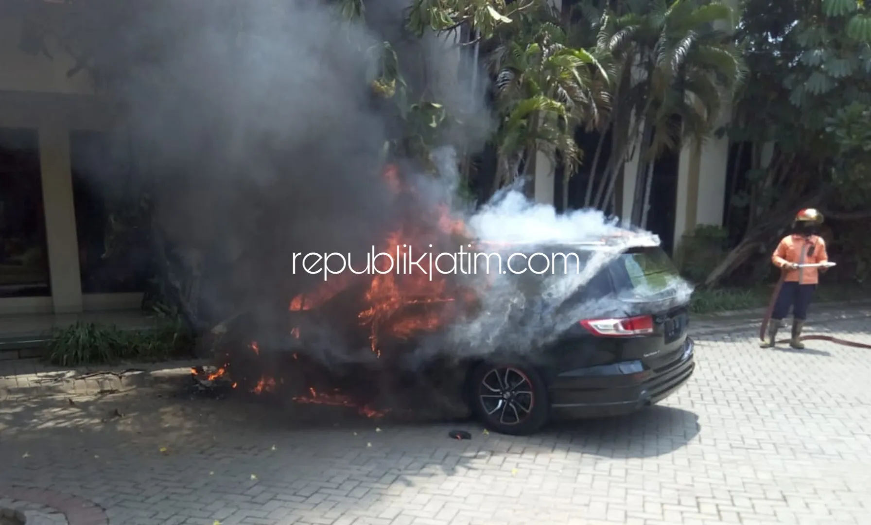 Mobil Odyssey di Sidoarjo Ludes Terbakar, Pemilik Merugi Rp 160 Juta