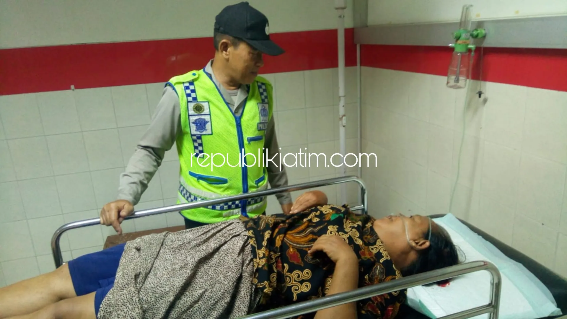 Tabrakan Karambol Dua Motor Satu Onthel, Tiga Korban Dilarikan RSUD Ponorogo