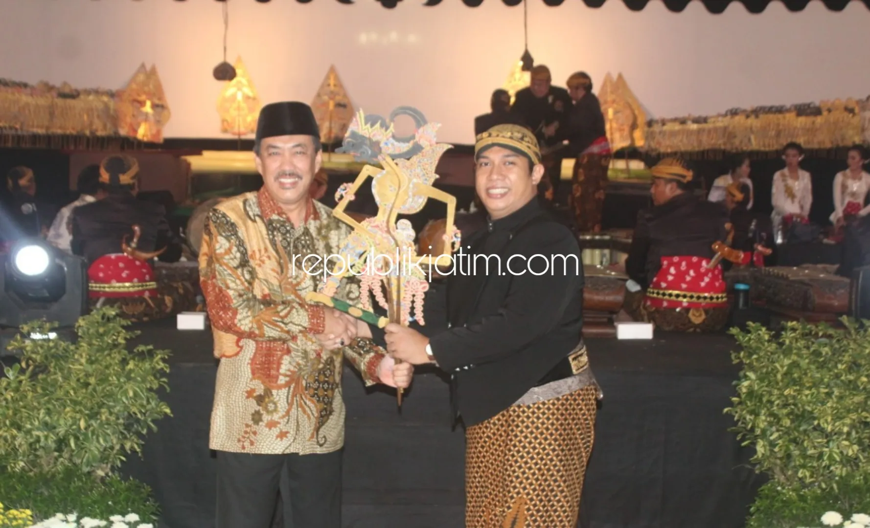 Wayang Kulit Hari Jadi ke 161 Sidoarjo Bertema Tumuruning Wahyu Ke Prabon