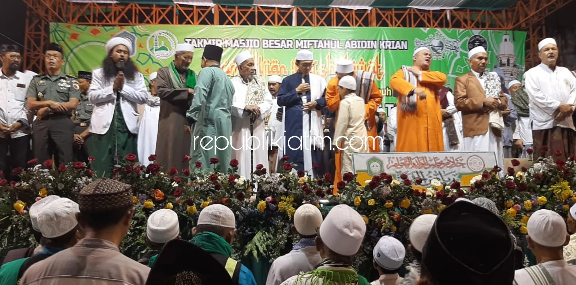 Ribuan Jamaah Dari Luar Sidoarjo Hadiri Bumi Krian Bersholawat