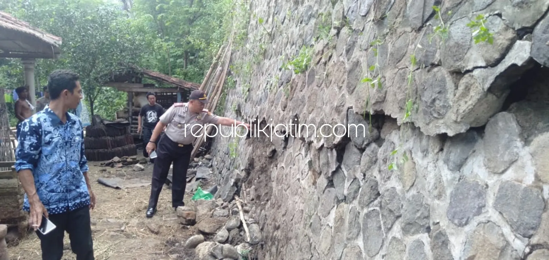 Plengsengan Pengaman Jalan Ponorogo-Trenggalek Retak, Ancam Rumah Warga dan Pengguna Jalan
