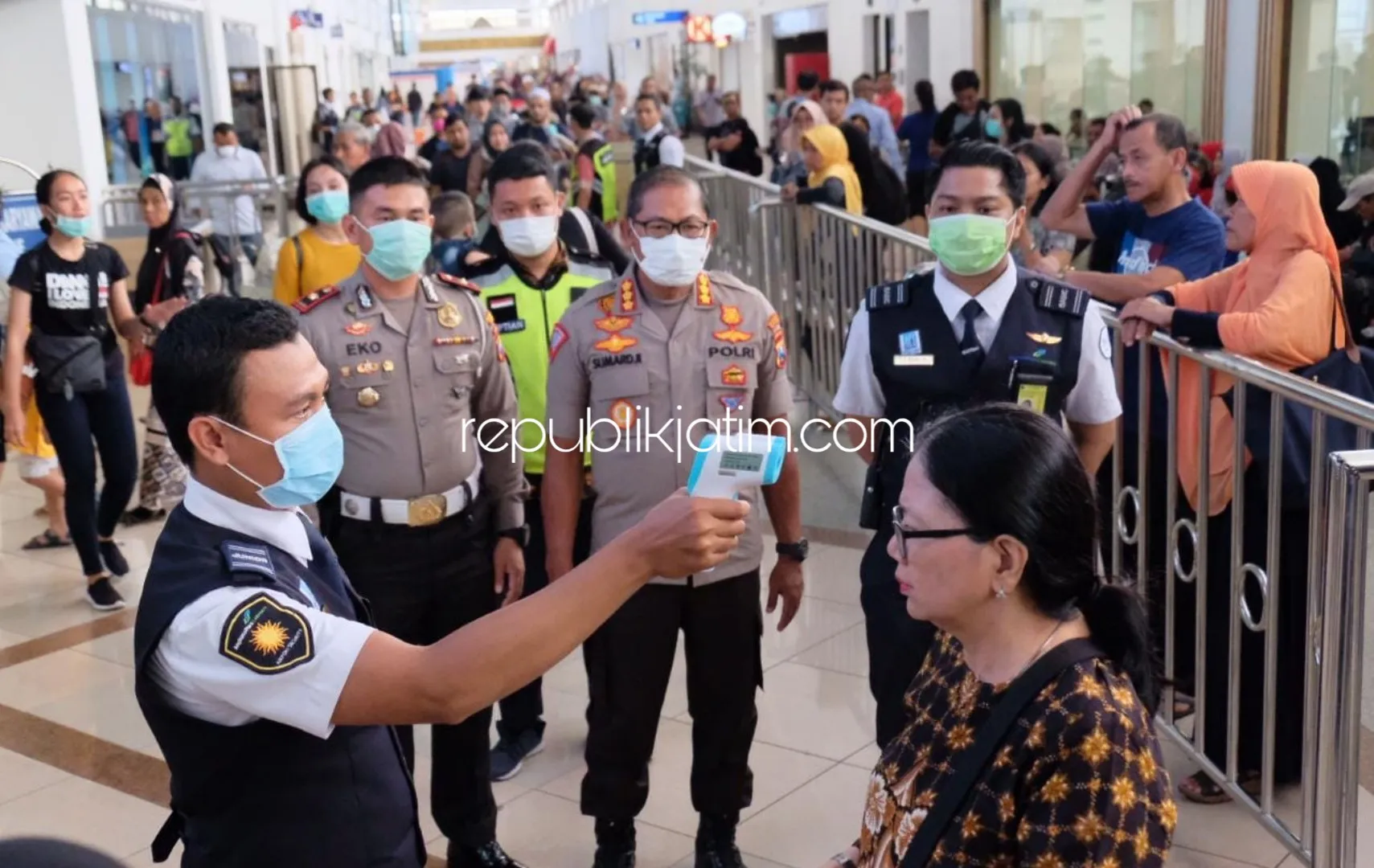 Antisipasi Virus Corona, Kapolresta Cek Pemeriksaan Penumpang di Bandara Juanda