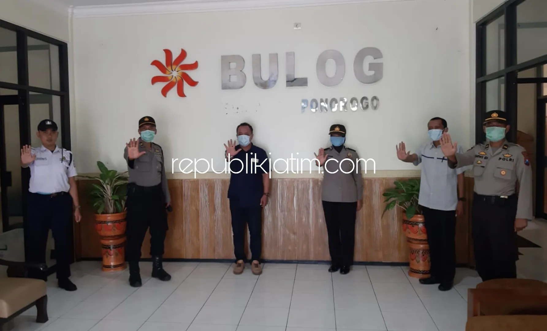 Sidak Bulog, Polisi Ponorogo Cek Stok Pangan di Tengah Pandemi Virus Corona
