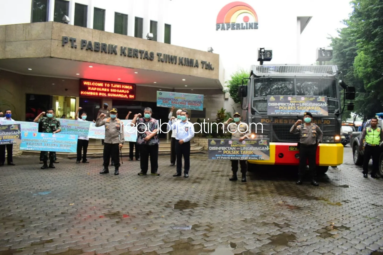 Tjiwi Kimia Pasok Disinfektan untuk Polresta Sidoarjo dan Dua Kecamatan