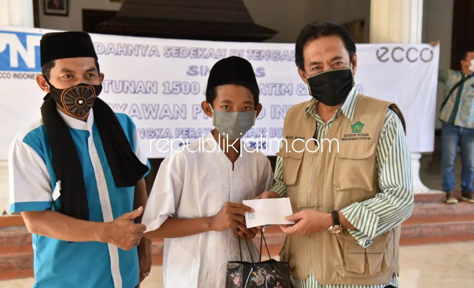 Buruh Sidoarjo Peringati May Day dengan Santuni 1.500 Yatim Piatu
