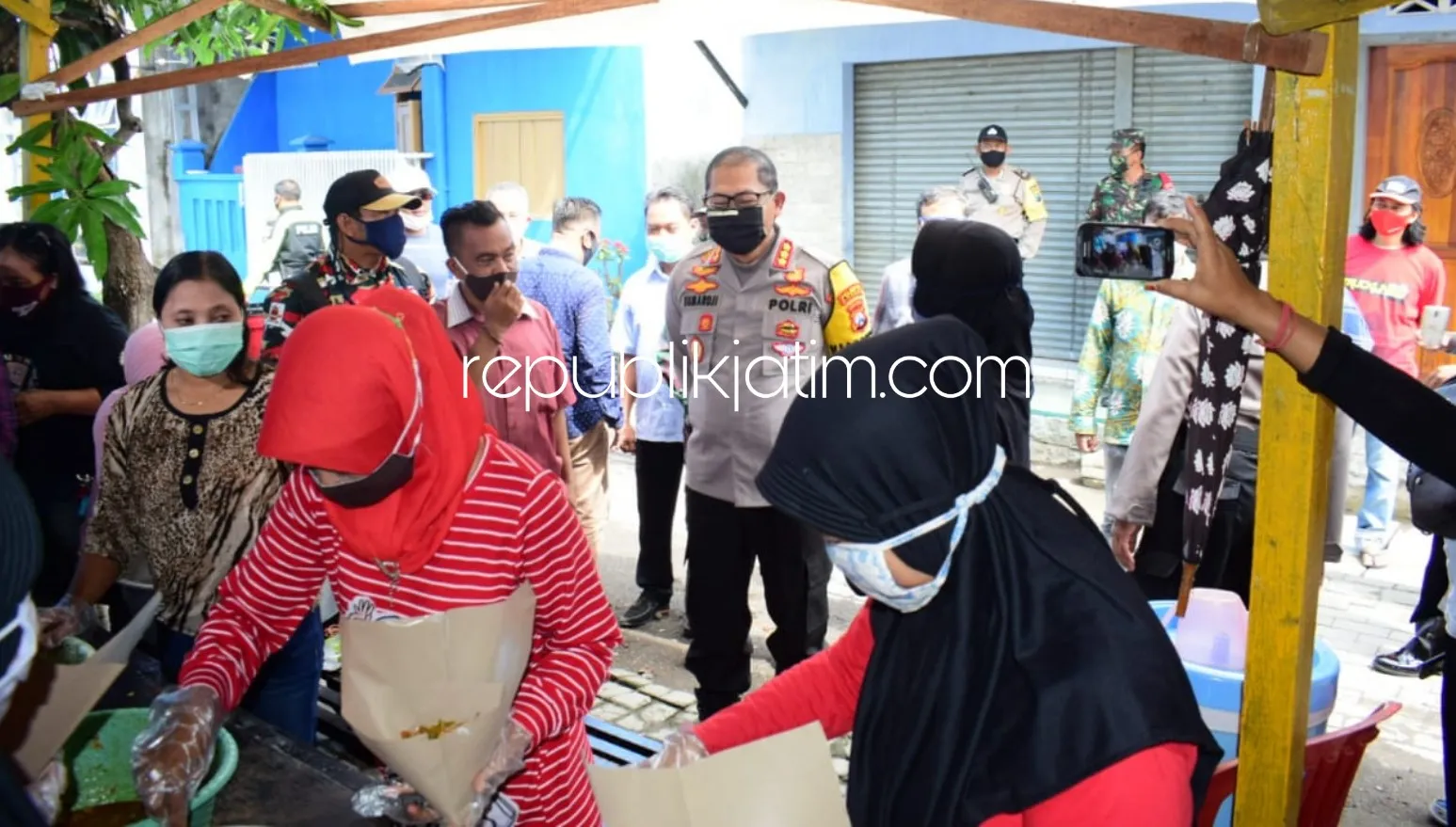 Kapolresta Sidoarjo Apresiasi Warga Buduran Kelola Dapur Umum Swadaya Peduli Covid-19