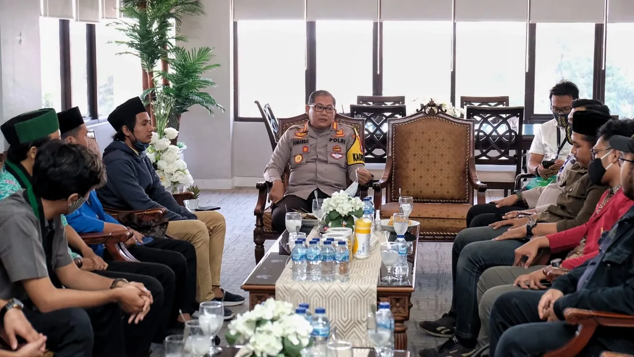 Berjuang Maksimal Lawan Covid-19, Mahasiswa Apresiasi Kinerja Kapolresta Sidoarjo