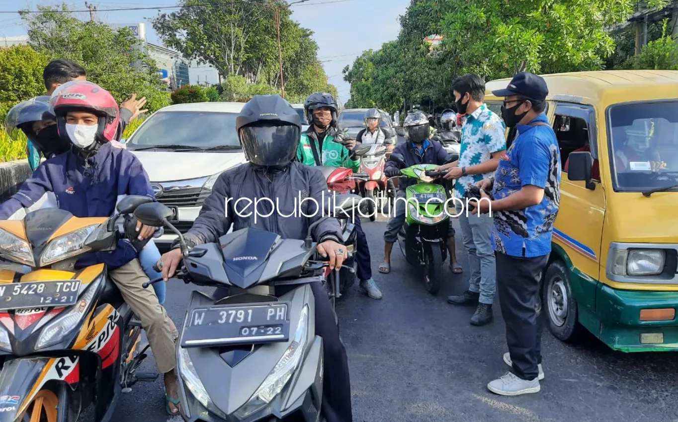 Cegah Covid-19, PWI dan BPJS Kesehatan Bagikan 500 Masker dan Hand Sanitizer ke Pengguna Jalan