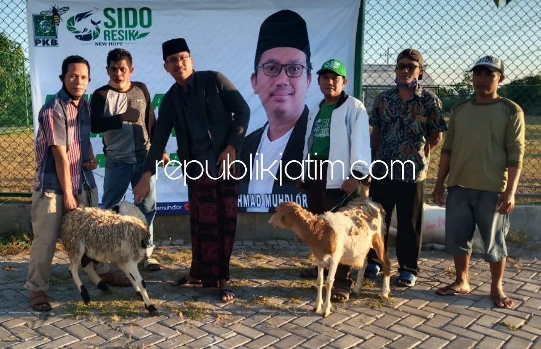 Bagikan Ratusan Kambing dan Sapi Kurban, Gus Muhdlor Konsisten Pesan Kurangi Plastik