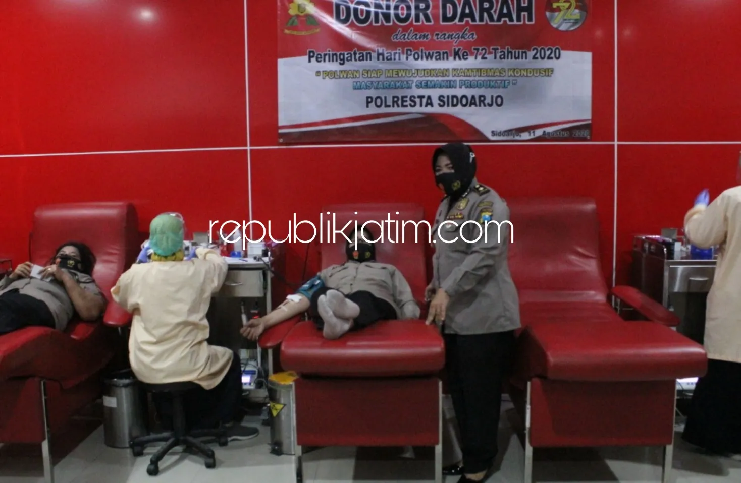 Peduli Sesama, Polwan Sidoarjo Donor Darah di HUT Ke 72