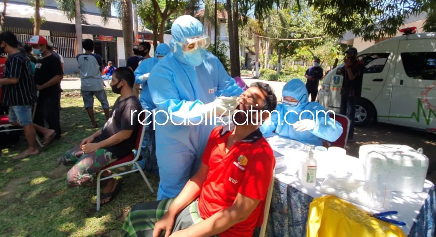 Deteksi Dini, Ratusan Penghuni Lapas Porong Ikuti Swab Test Massal Bertahap