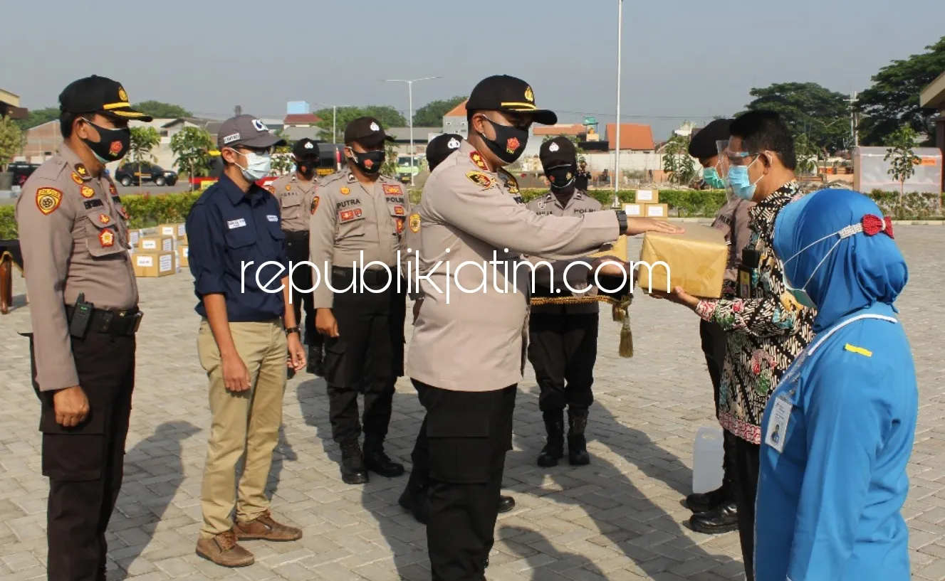 Polresta Sidoarjo Salurkan Bantuan 1.000 APD dan Masker Ke Rumah Sakit Rujukan Covid-19