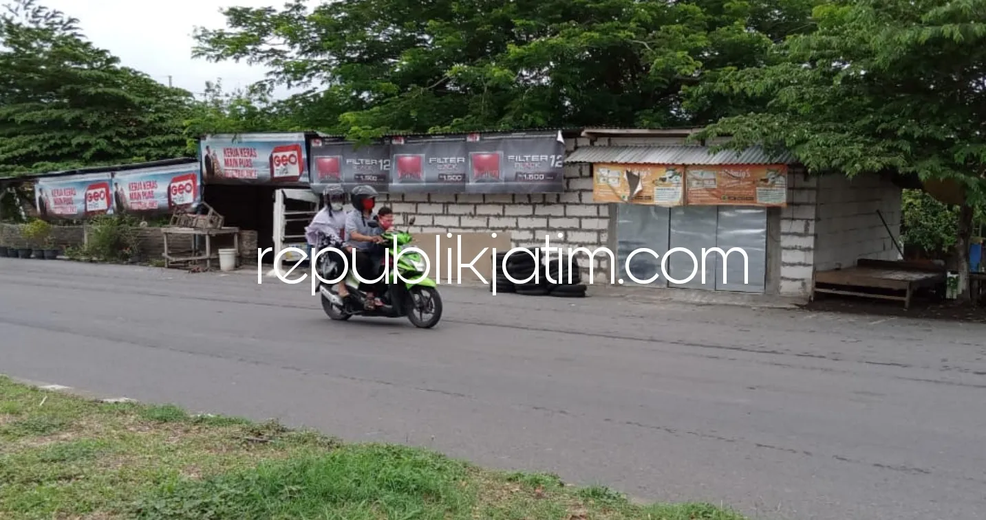 Bangli Permanen di Pinggir Exit Tol Lama Jabon Mulai Dipersoalkan Pedagang