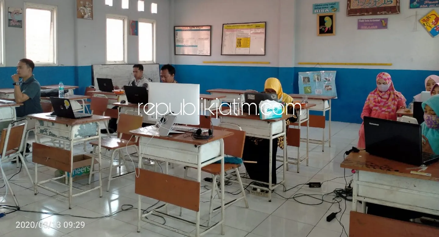 Abdimas Umsida Pertajam Kemampuan Guru SMP dalam Pembelajaran Daring Saat Pandemi Covid-19