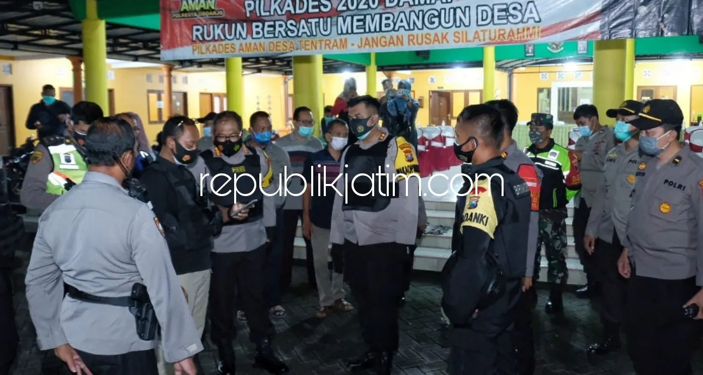 Kendarai Motor Kapolresta Sidoarjo Patroli Malam Pastikan Kesiapan TPS Pilkades