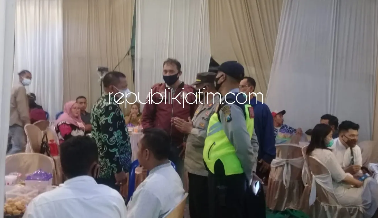 Petugas Gabungan Hentikan Hajatan Pernikahan Warga Jerukgamping Krian