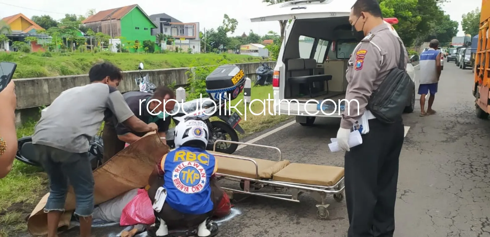 Ibu Rumah Tangga Asal Gedeg Mojokerto Tewas Terlindas Truk Tronton di Jalur Mojokerto - Surabaya