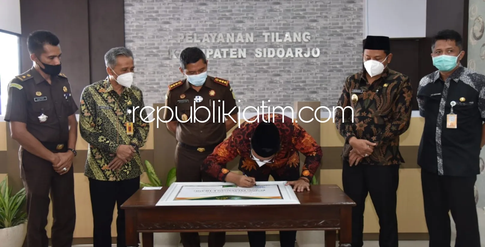 Pecah Antrean Ribuan Warga, Gus Muhdlor Resmikan Gedung Layanan E-Tilang Kejari Sidoarjo di MPP