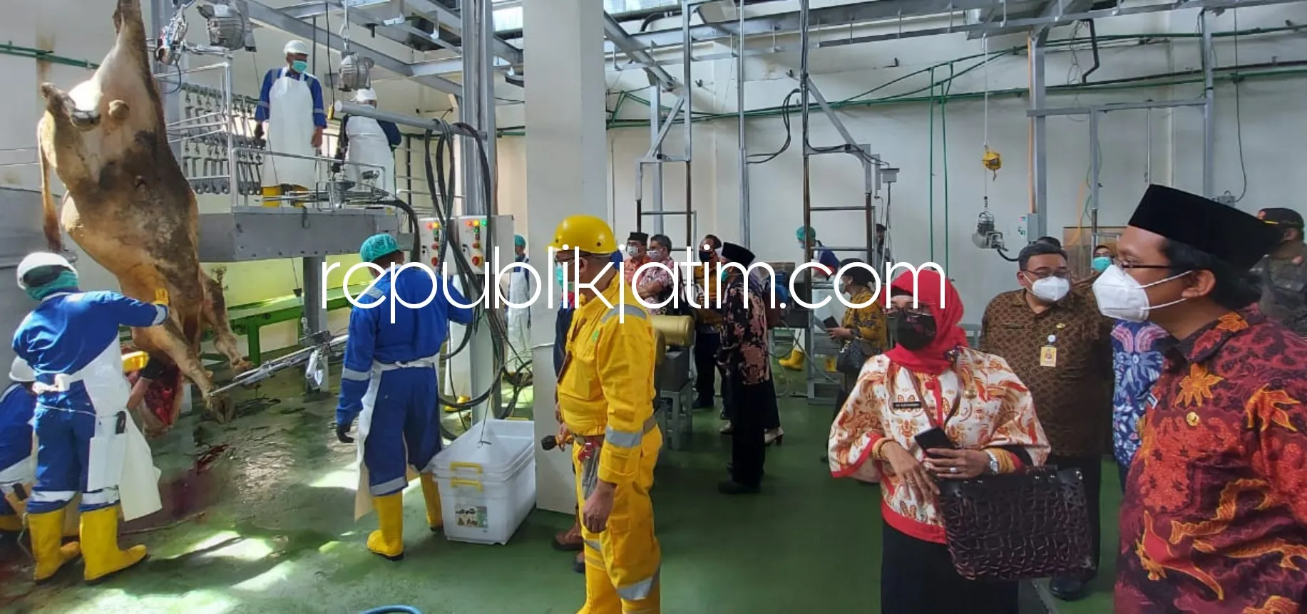 Gus Muhdlor Jamin Tarif Potong Sapi di RPH Krian Lebih Murah, Higienis dan Dijamin Halal