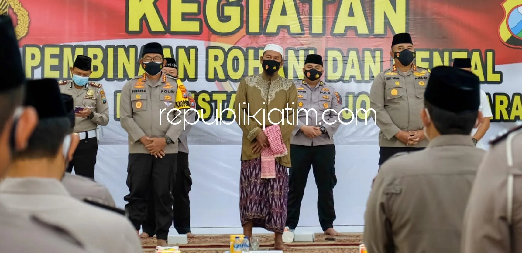 Peringatan Isra Miraj di Polresta Sidoarjo Diisi Bersholawat dan Bersihkan Tempat Ibadah