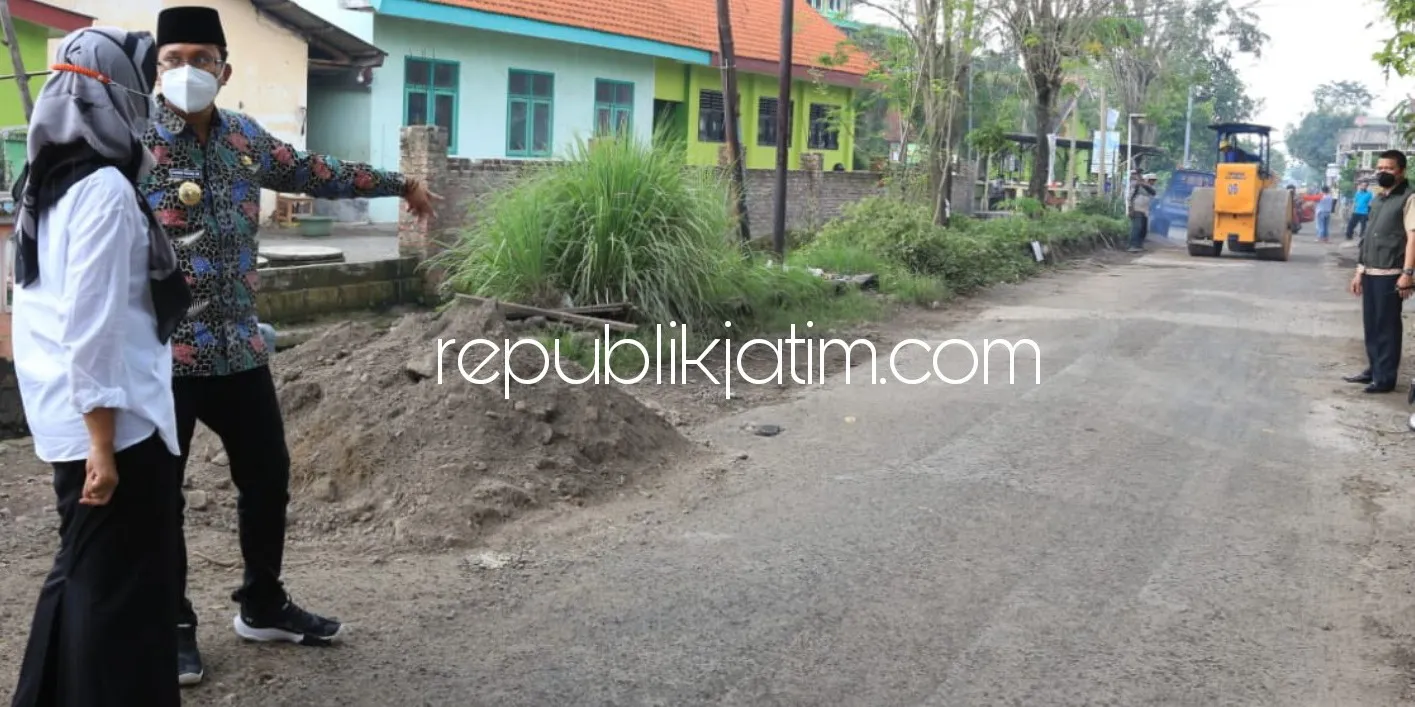 Sambil Tunggu Betonisasi Mei, Gus Muhdlor Pastikan Jalan Beciro Wonoayu Diperbaiki Mulai Besok