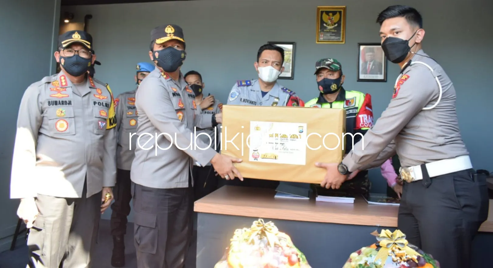 Kapolda Jatim Menghimbau Warga Disiplin Protokol Kesehatan Selama Libur Lebaran