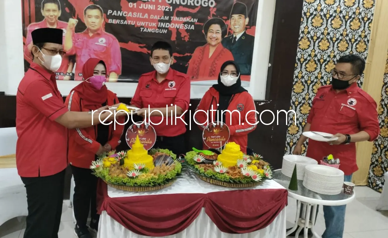 BMI Ponorogo Peringati Lahirnya Pancasila dengan Potong Tumpeng Bersama Wabup