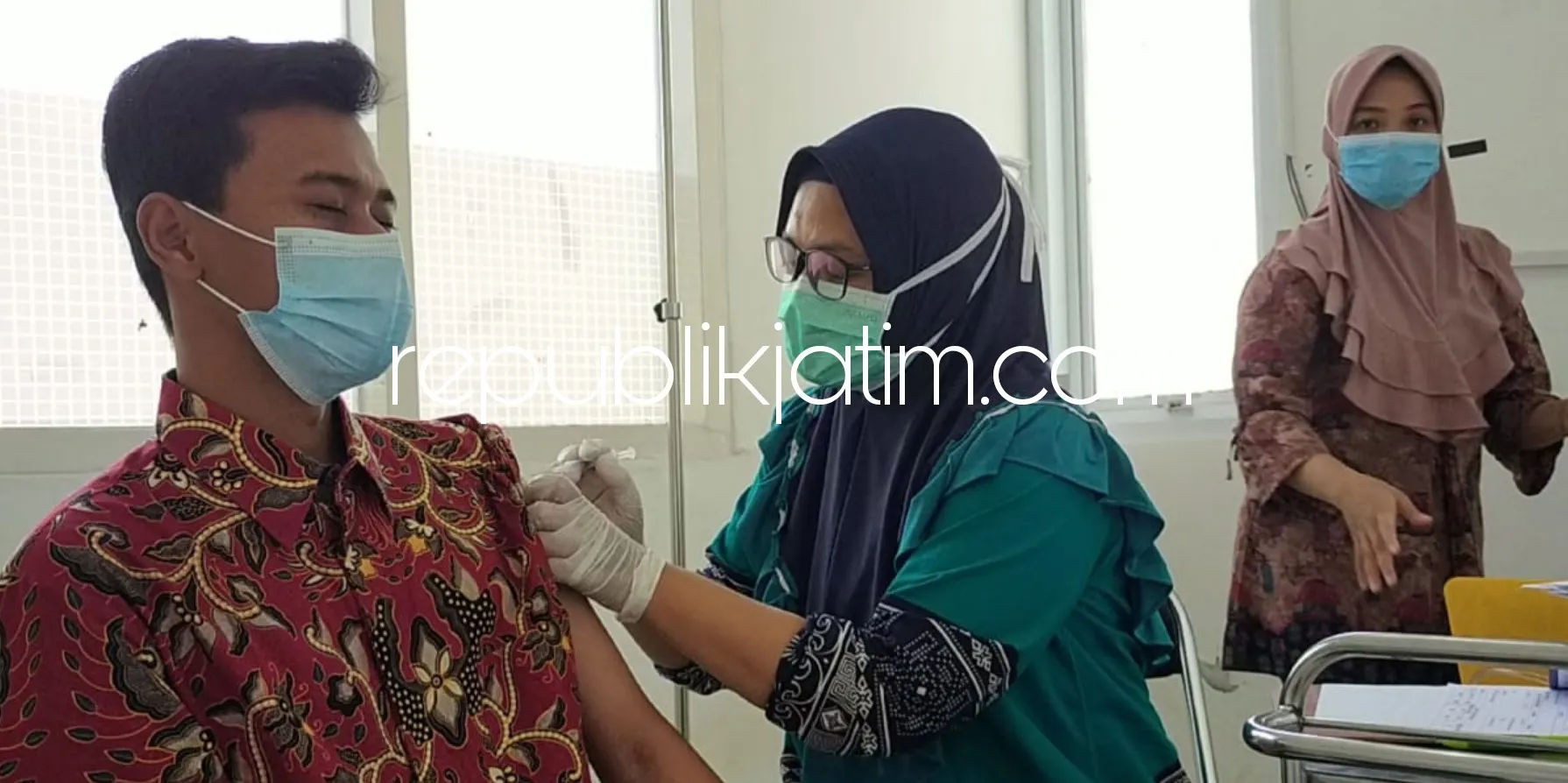Sambut PTM, Puluhan Guru, Staf dan Karyawan Smamita Sidoarjo Divaksin Tahap Kedua