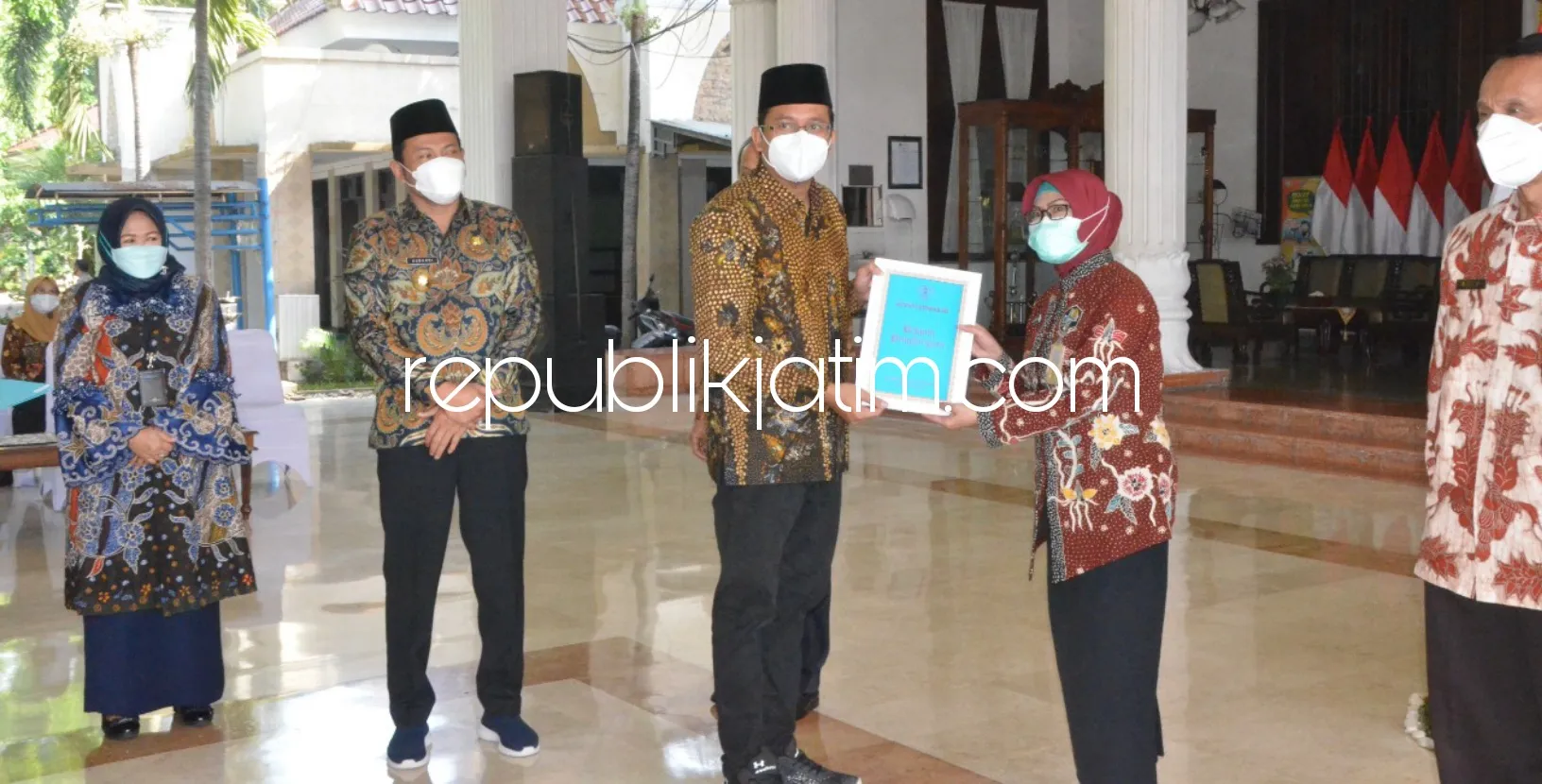Bupati Sidoarjo Lepas 214 PNS Masuki Masa Pensiun, Himbau Gabung PWRI