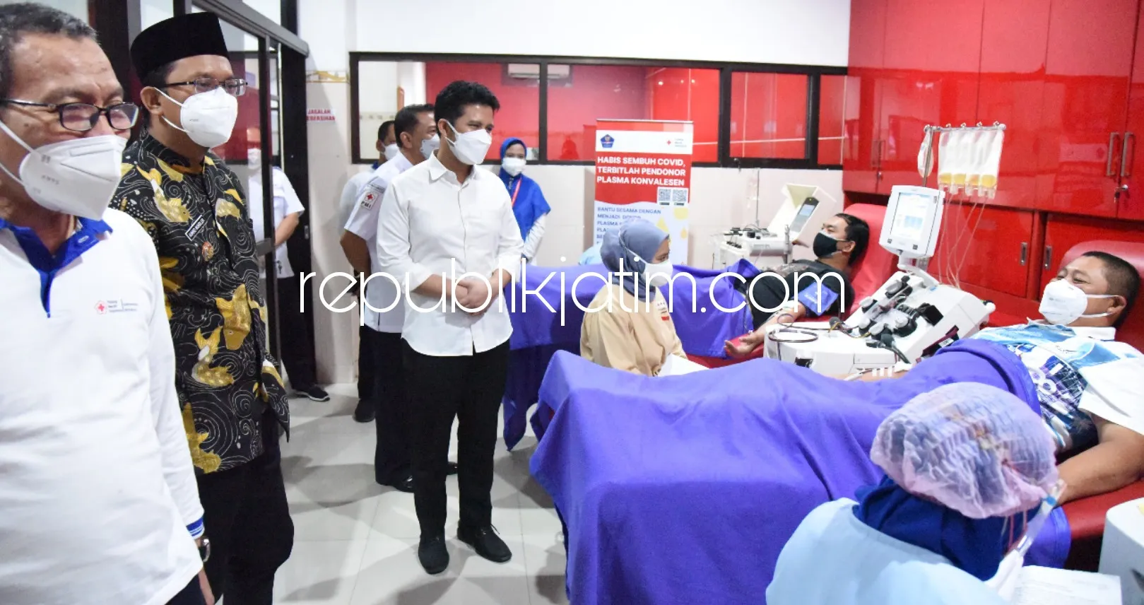 Wagub Jatim dan Bupati Sidoarjo Ajak Penyintas Covid-19 Aktif Donor Darah Konvalesen